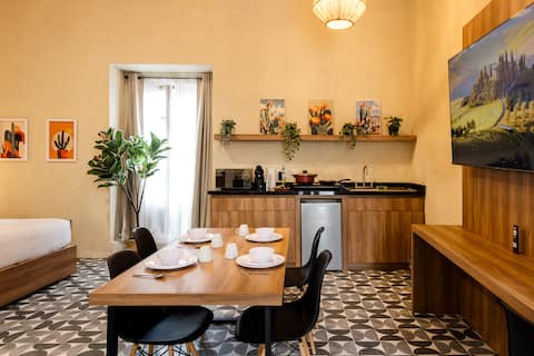 Top Airbnb: Set of 4 suites for groups in Centro