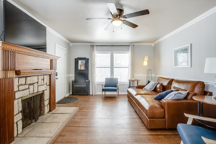 2 King Beds-2 Blocks From Tech-brick Road Bungalow - Lubbock, TX