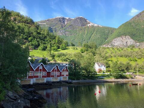 Fretheim Fjordhytter. Flåm - Boat with motor incl