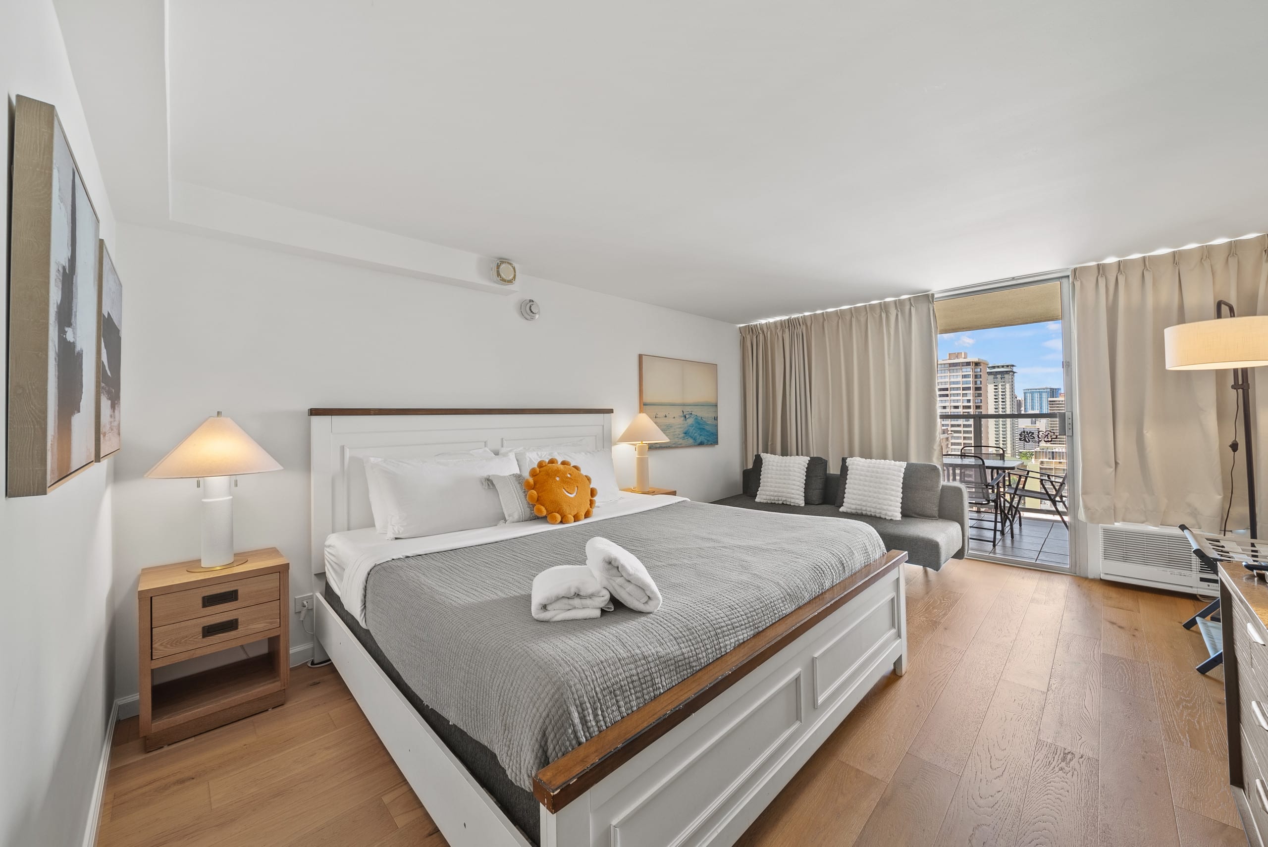 23 FL-Cozy & Elegant King Studio - Image 1