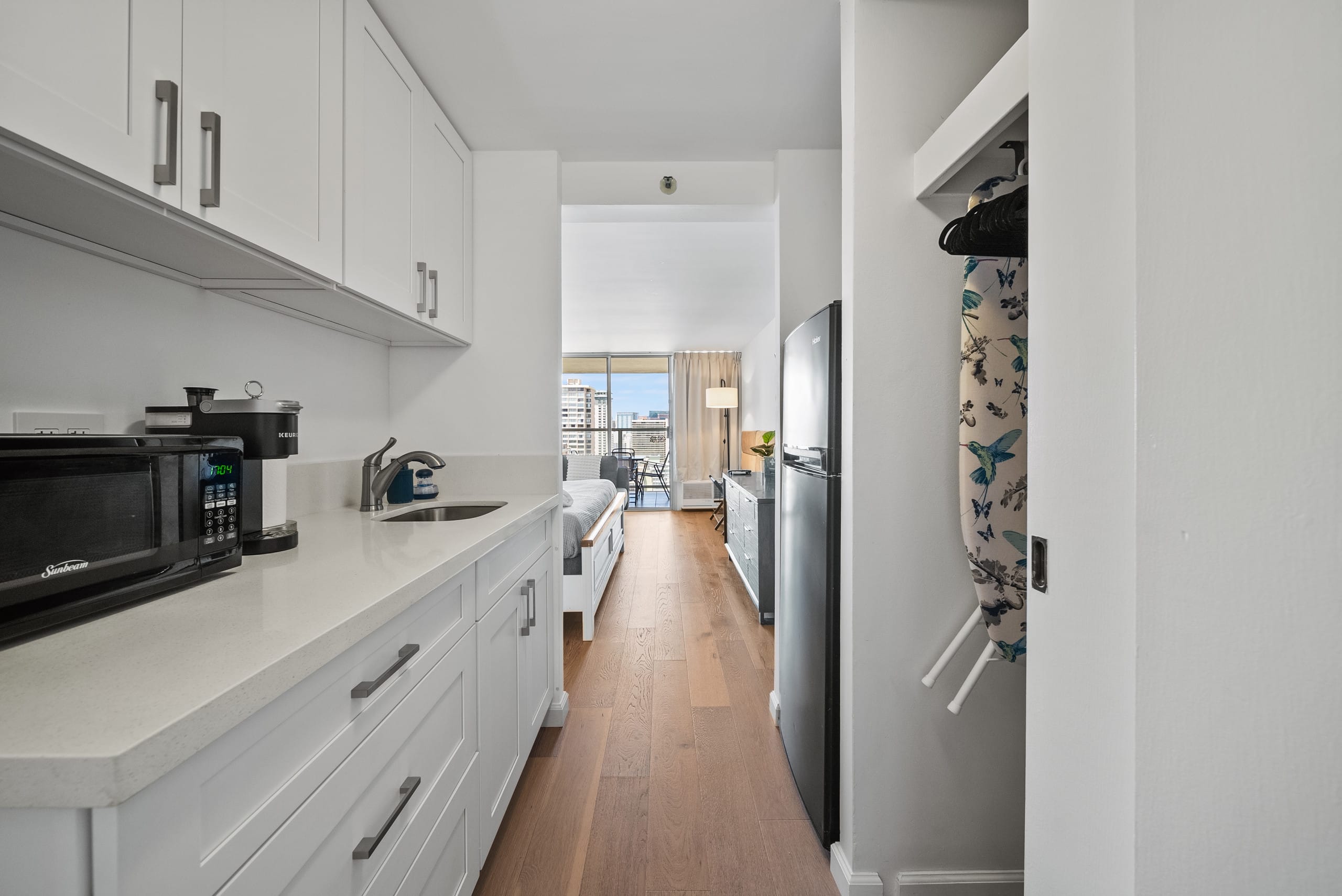 23 FL-Cozy & Elegant King Studio - Image 9