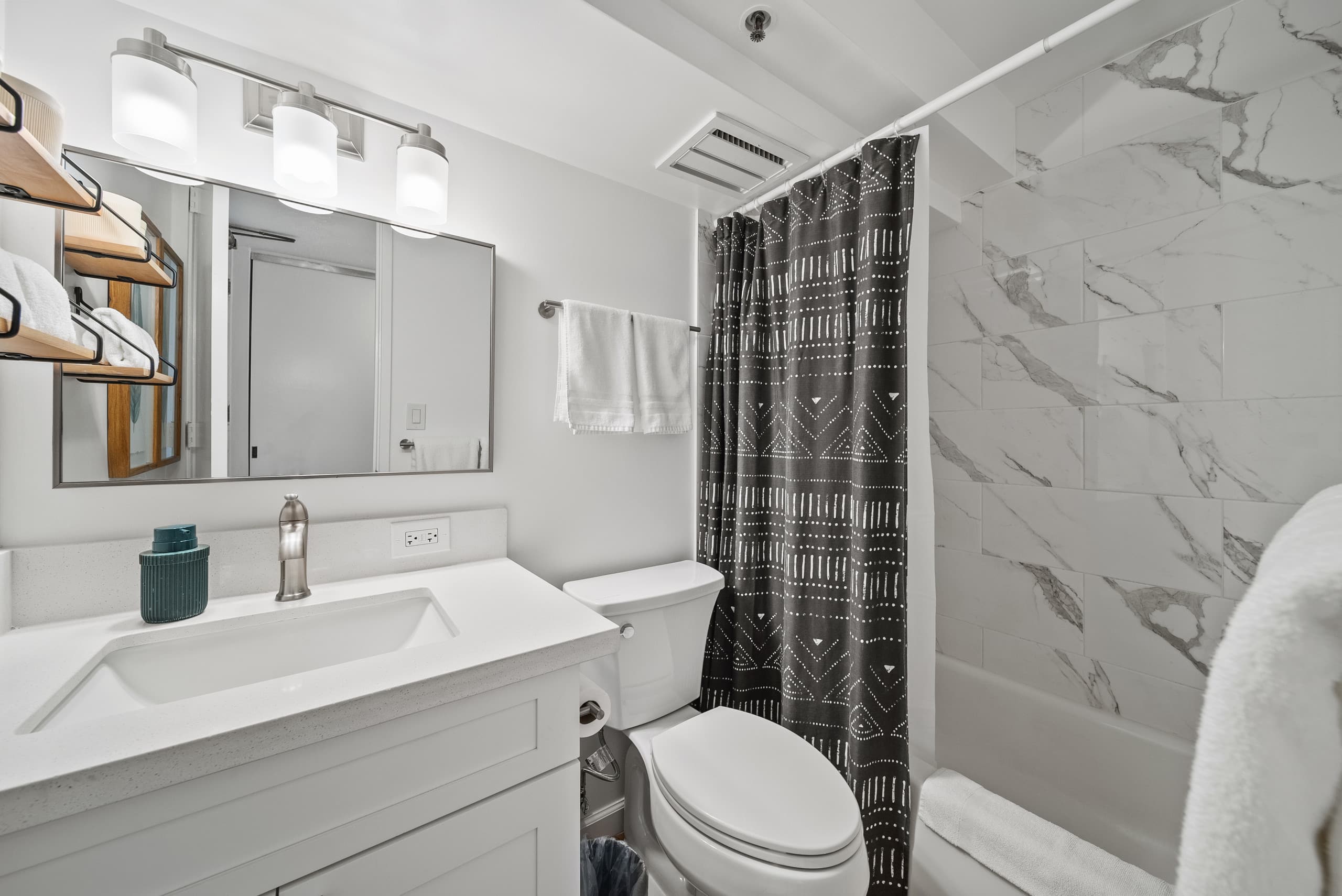 23 FL-Cozy & Elegant King Studio - Image 15