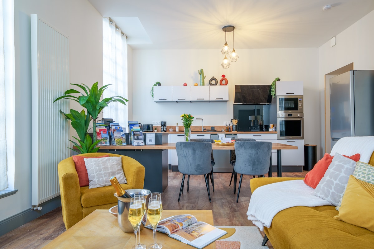 Successful Airbnb property: Colbert’s Feather • By PrestiPlace in Tours