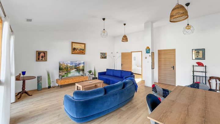Modern Villa 400 m² 30 People. 2 x 15 people
