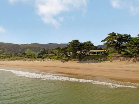 Kuaotunu Beachfront - the beach at your door
