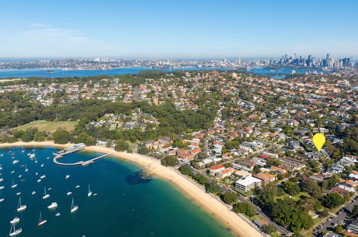 Luxury Balmoral Beach House -Heated Saltwater Pool gallery image 5