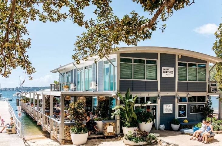 Luxury Balmoral Beach House -Heated Saltwater Pool gallery image 4