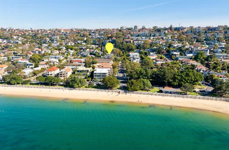 Luxury Balmoral Beach House -Heated Saltwater Pool gallery image 3