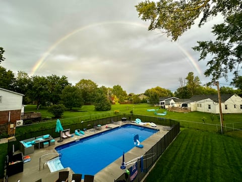 Huge Family House w/ pool, game room by N Falls UB