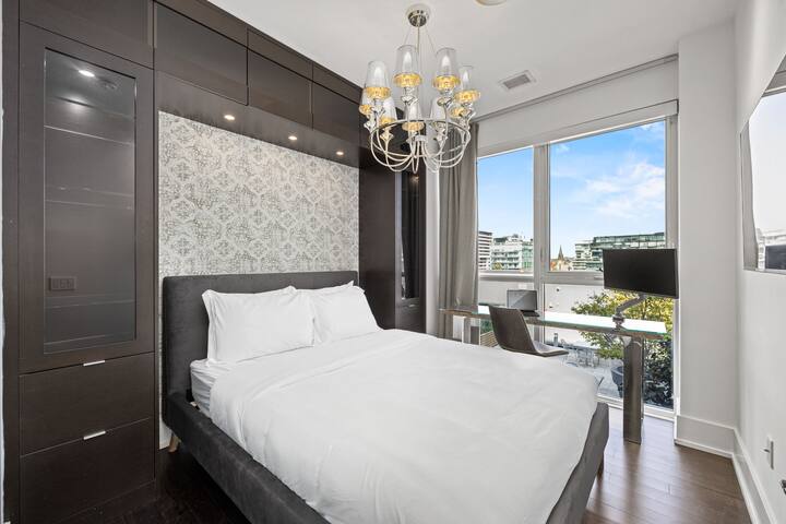 PARC LOFT|Penthouse w/4bd-WFH-PS5-CN Tower Views gallery image 5