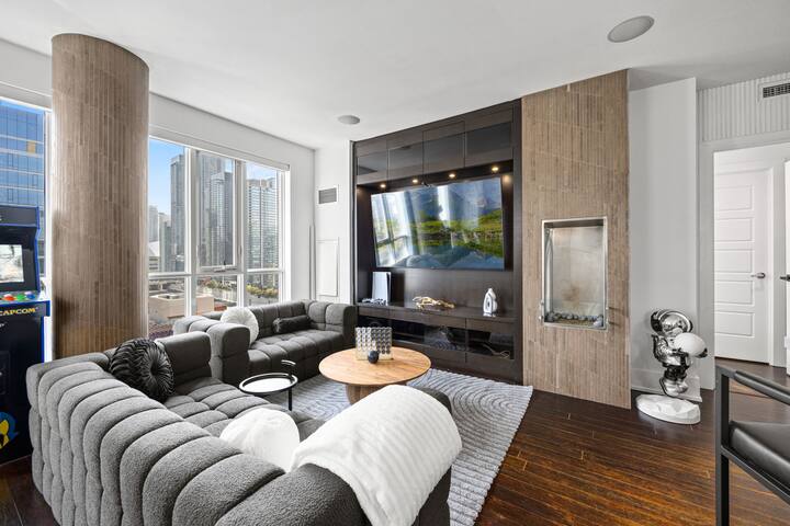 PARC LOFT|Penthouse w/4bd-WFH-PS5-CN Tower Views gallery image 2
