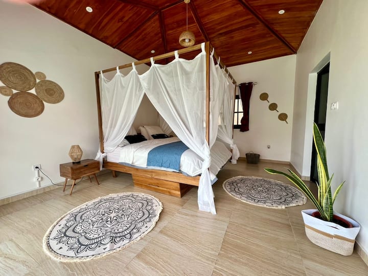 4 غرف نوم مستقلة مكيفة الهواء مع حمامها الفردي لقضاء ليلة مريحة