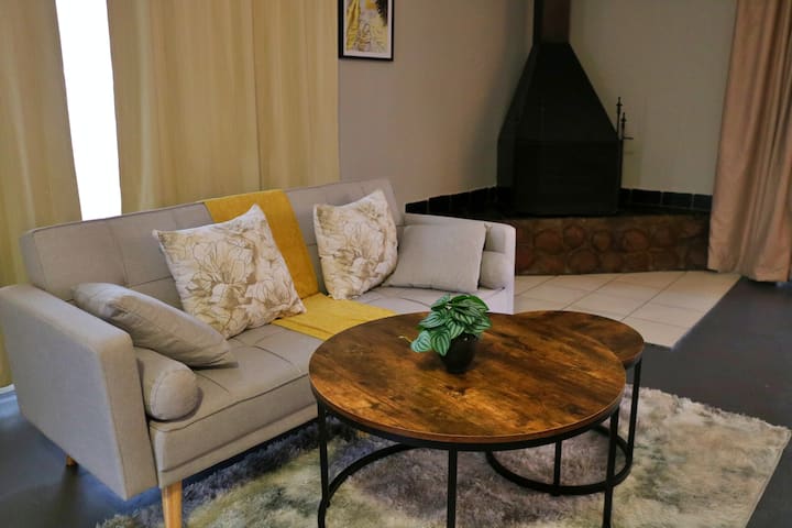 Refreshing Mountain Farmstay - Magaliesburg