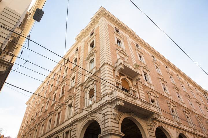 Enjoy Luxury Apt | Design nel centro di Bologna gallery image 3