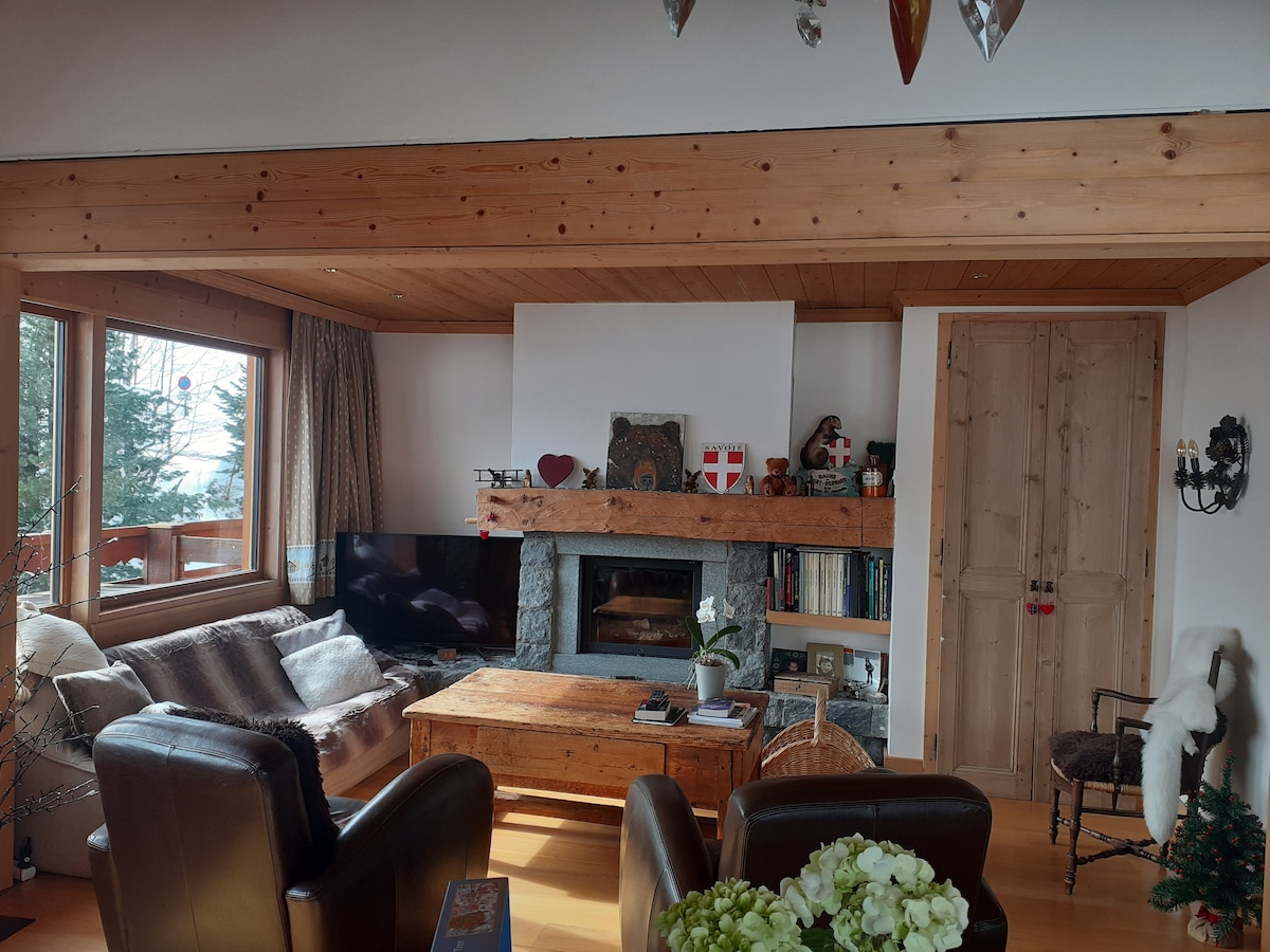 Top Airbnb: Meribel Mottaret
South-facing ski-in/out in Les Allues