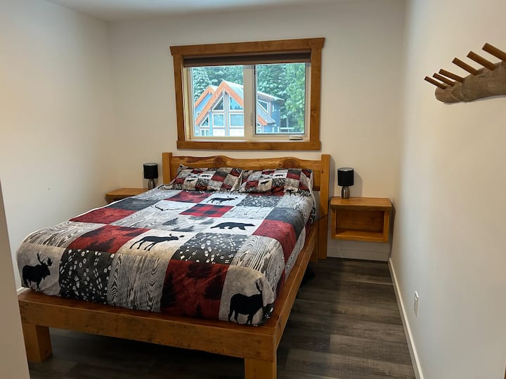 Upstairs bedroom with Queen bed.