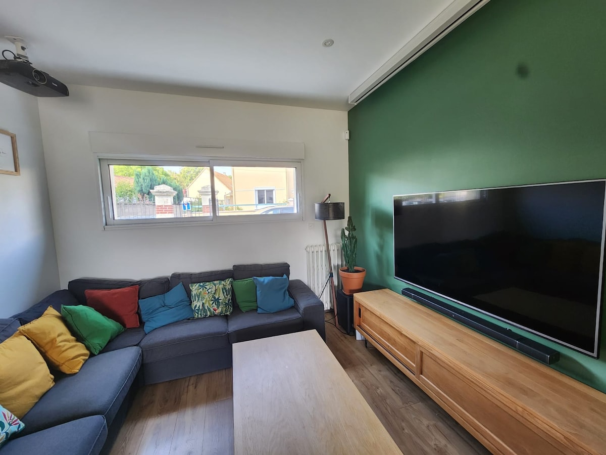 Airbnb performant: Pleasant renovated house in a quiet area with jacuzzi. à Le Mans