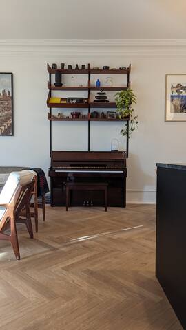 Stunning Victorian in downtown gallery image 5