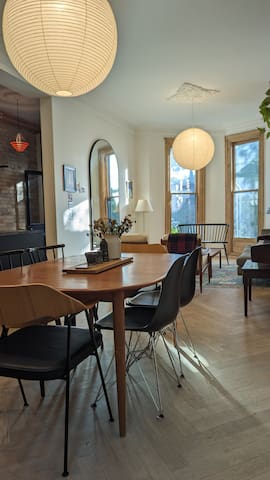 Stunning Victorian in downtown gallery image 2