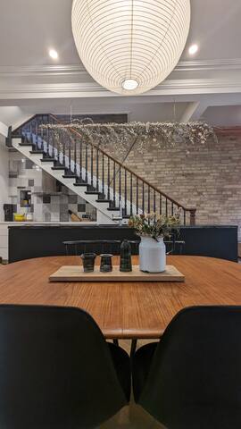 Stunning Victorian in downtown gallery image 4