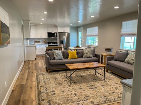 New Mountain View 
Walk Out Basement Apartment