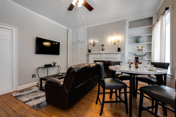 Upstairs At 1799 - Alexandria, VA