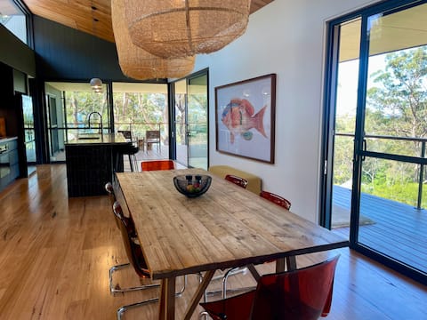 Gorgeous home overlooking beach