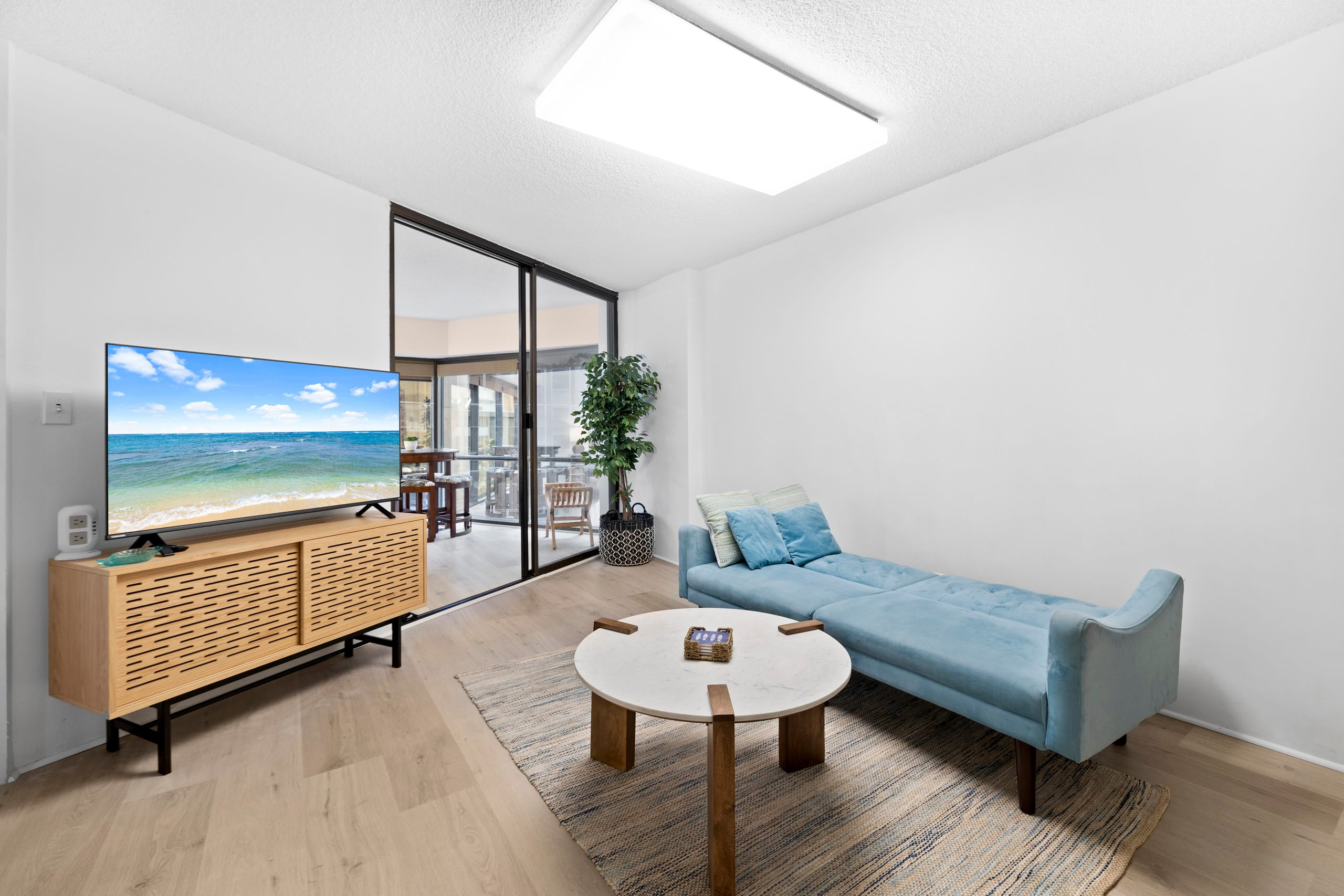 Downtown Honolulu 1BR Suite: Parking, Jacuzzi, etc - Image 2