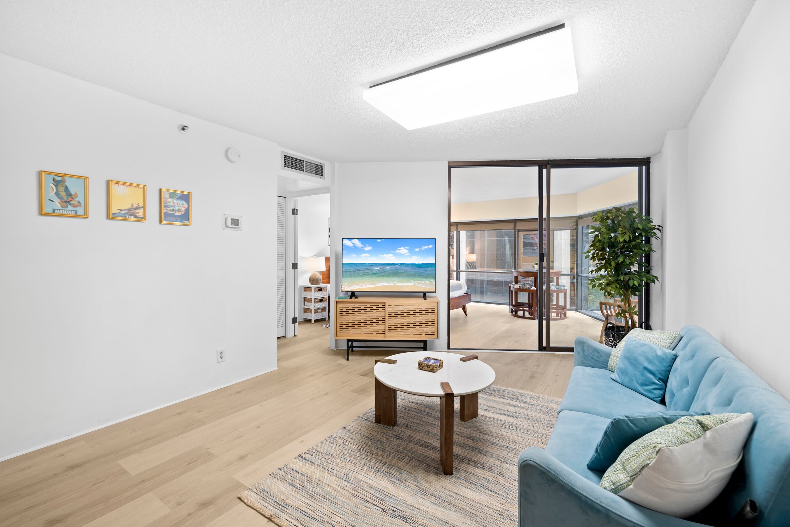 Downtown Honolulu 1BR Suite: Parking, Jacuzzi, etc - Image 3