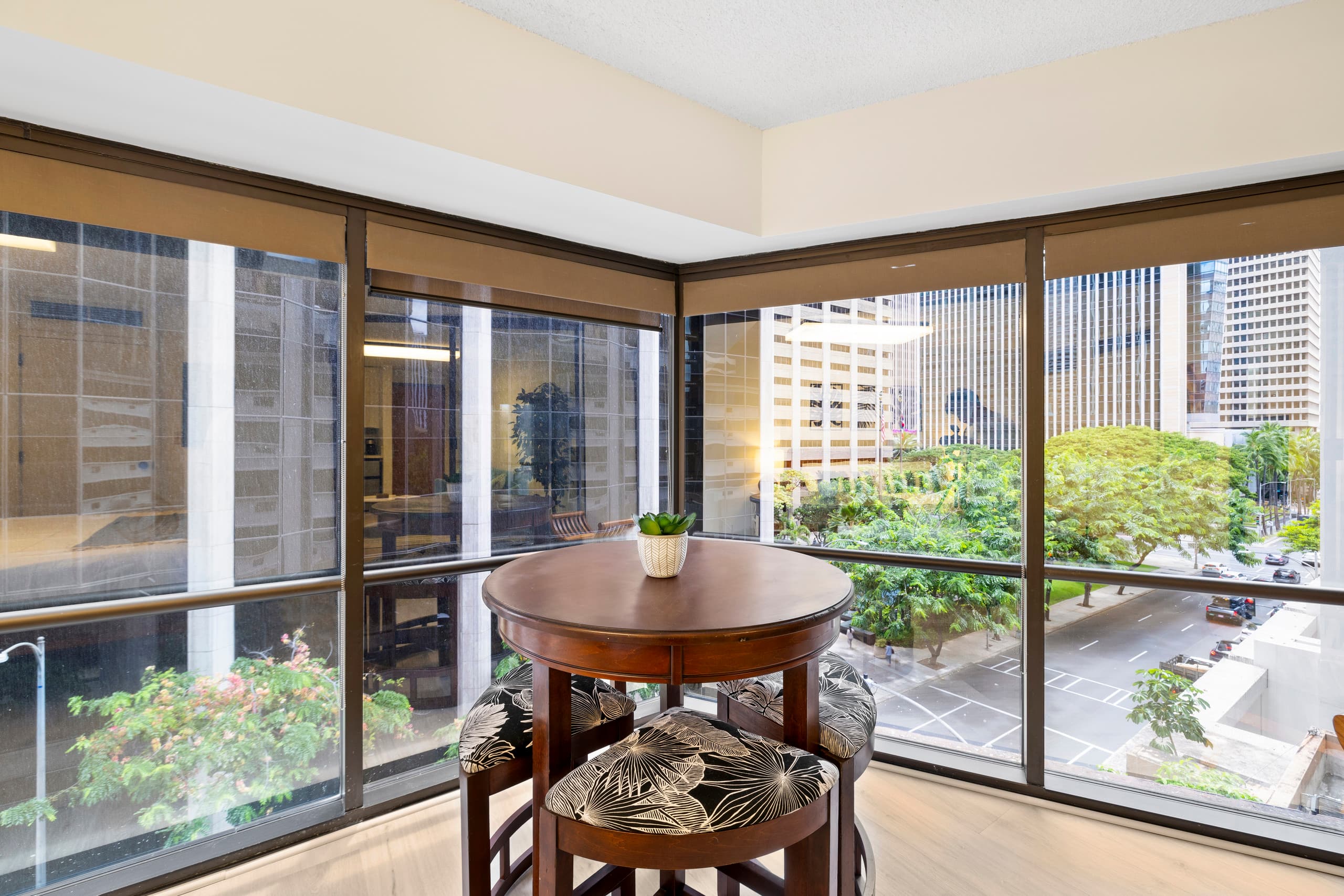 Downtown Honolulu 1BR Suite: Parking, Jacuzzi, etc - Image 18