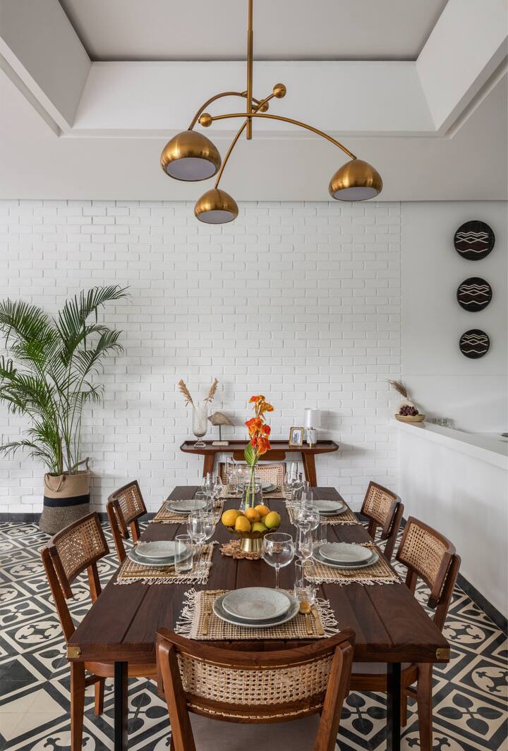 Dining area image 3