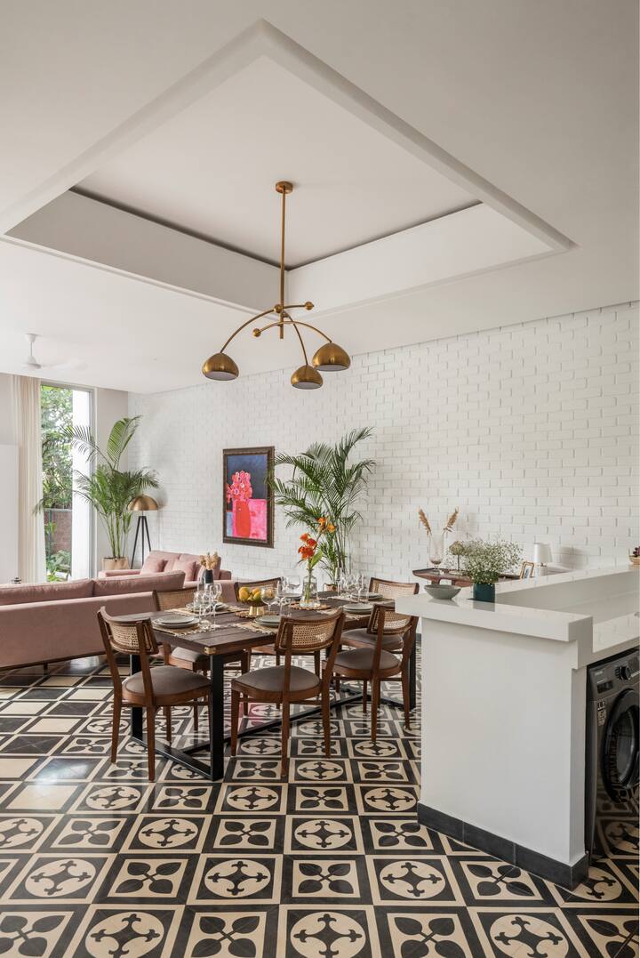 Dining area image 2