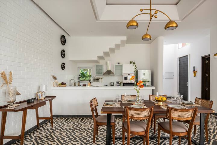 Dining area image 1