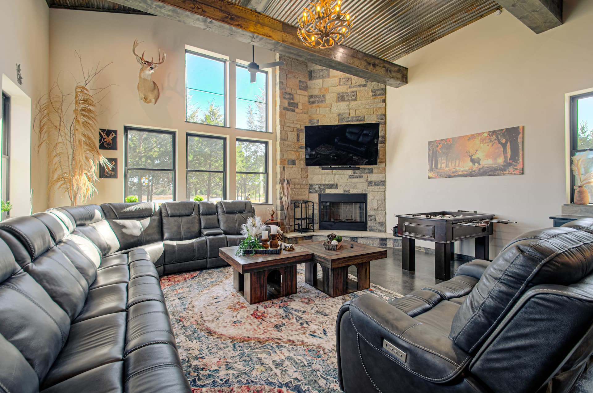 Private 40-Acre Retreat • Sleeps 17 • 1hr from KC