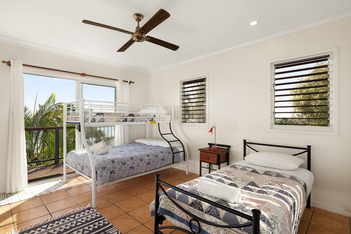 Beautiful family beachfront island home gallery image 4