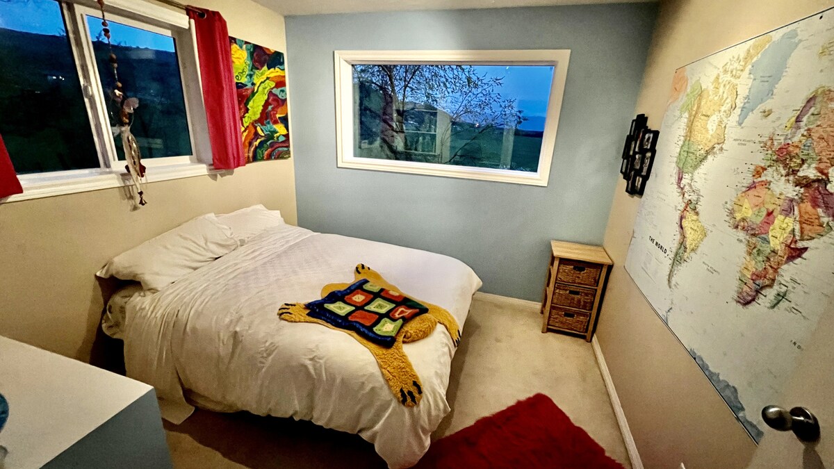 带双人床的客房