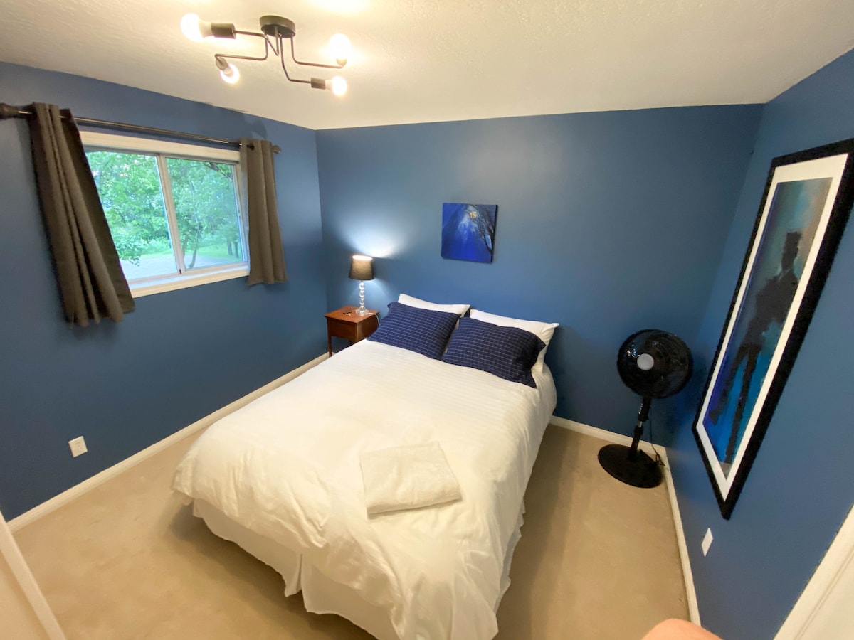 带标准双人床的客房