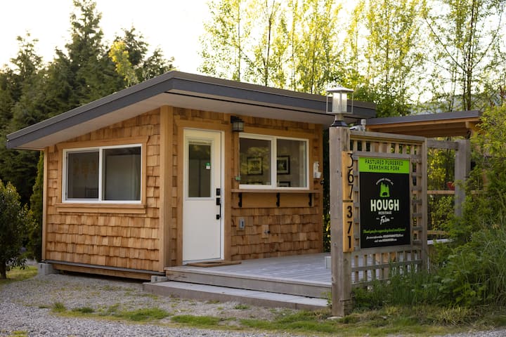 Hough Heritage Farm Cabin