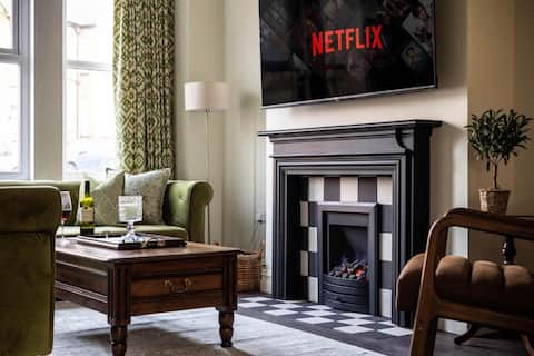 Successful Airbnb property: Emerald Park - Hot Tub & Games Room in Newby And Scalby