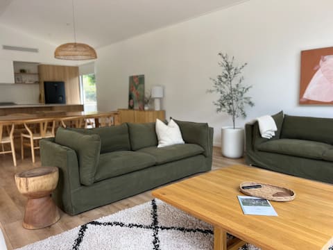 Paperbark House - Beach front