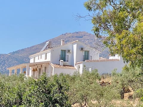 Luxurious Cortijo with beautiful views