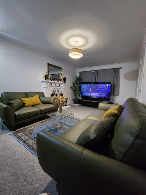 Cosy Family Home in Buckingham