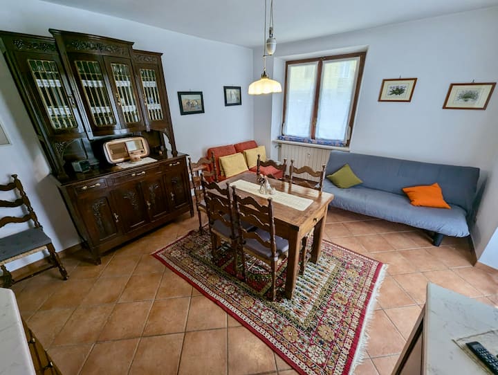 Obývacia izba s rozkladacou pohovkou pre dve osoby