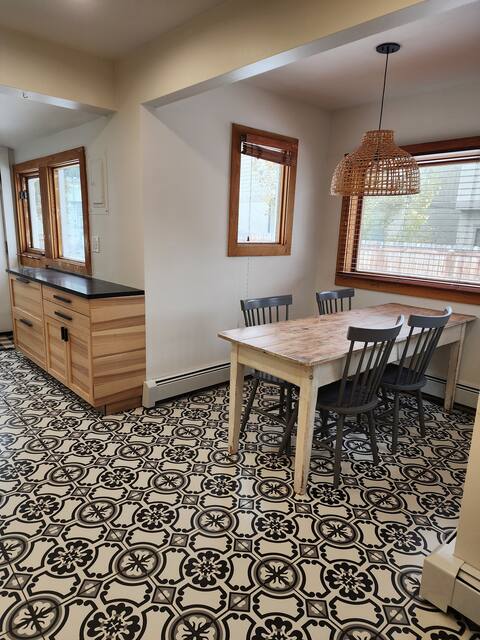 Inviting Mountain-Country Home