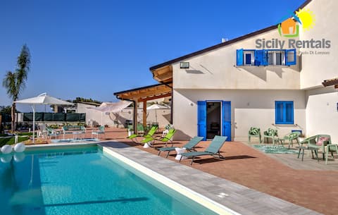 Villa with swimming pool near beautiful beaches