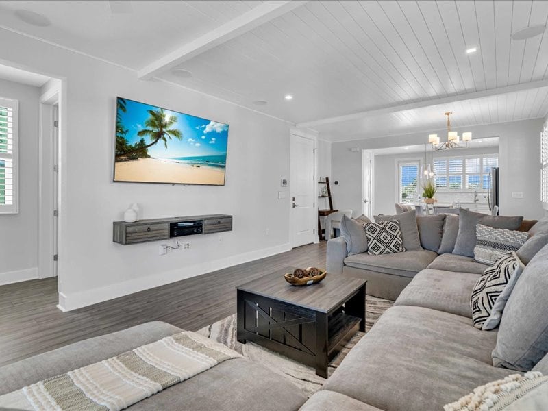 Successful Airbnb property: Bayview Pointe! Luxury home! Near Anna Maria isle! in Cortez