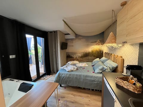 Glamour Tiny House
Balneotherapy bathtub, terrace, air conditioning