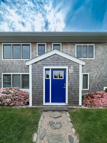 Quintessential Coastal Home with water views gallery image 2