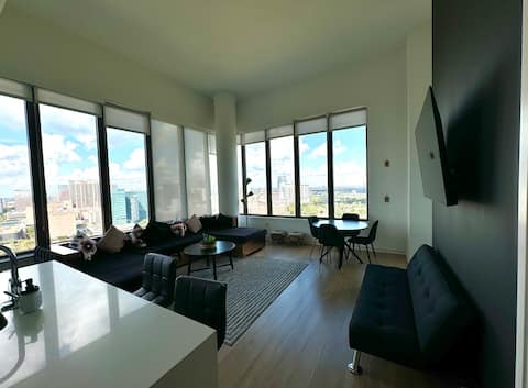 Top Airbnb: 4 BD Penthouse:City View + Pool in Medical Center Area