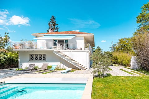 Beautiful villa in a wooded environment